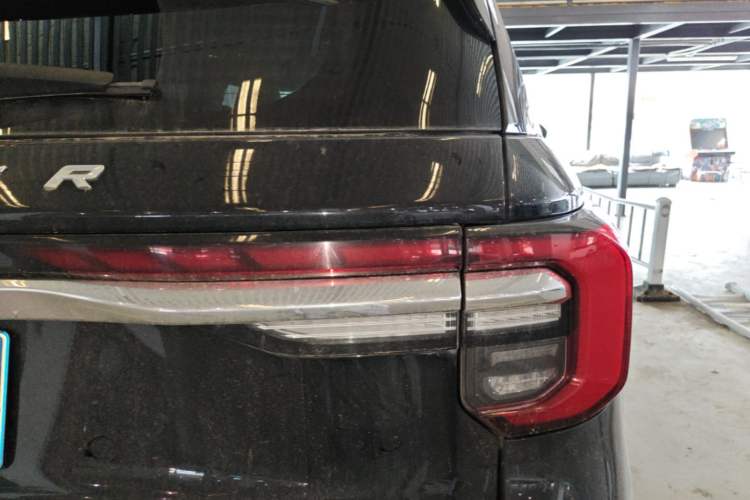 Used Ford Explorer 2023 EcoBoost 285 Four-Wheel Drive Titanium Edition 6 Seats Exterior 3
