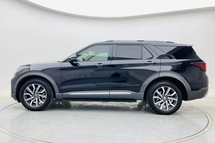 Used Ford Explorer 2023 EcoBoost 285 Four-Wheel Drive Titanium Edition 7-Seater Exterior 4