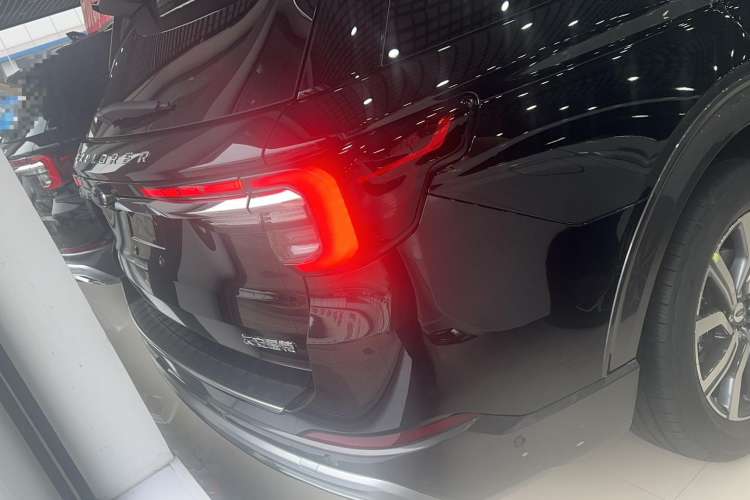 Used Ford Explorer 2023 EcoBoost 285 Four-Wheel Drive Titanium Edition 7-Seater Exterior 4
