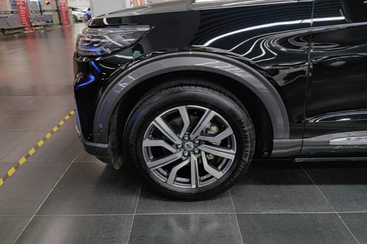 Used Ford Explorer 2023 EcoBoost 285 Four-Wheel Drive Titanium Edition 7-Seater Exterior 4