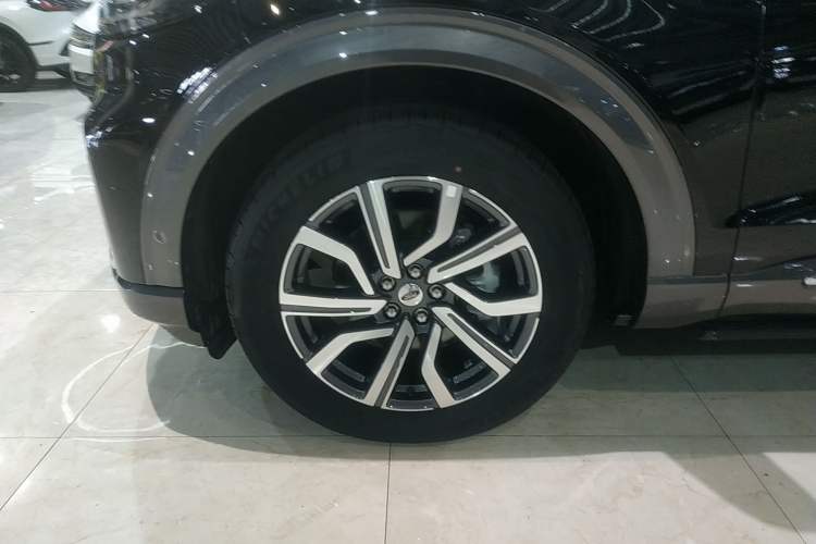 Used Ford Explorer 2023 EcoBoost 285 Four-Wheel Drive Titanium Edition 6 Seats Exterior 4