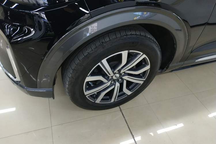 Used Ford Explorer 2023 EcoBoost 285 Four-Wheel Drive Titanium Edition 7-Seater Exterior 7