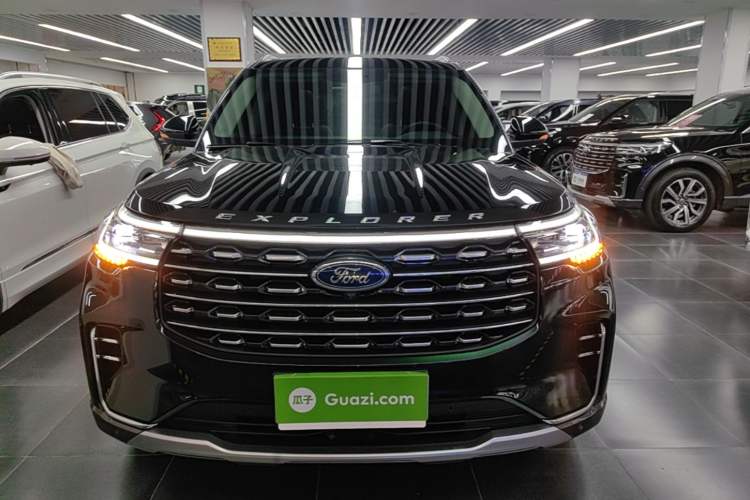 Used Ford Explorer 2023 EcoBoost 285 Four-Wheel Drive Titanium Edition 7-Seater Front