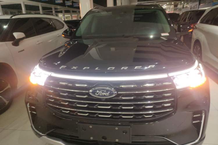 Used Ford Explorer 2023 EcoBoost 285 Four-Wheel Drive Titanium Edition 7-Seater Front