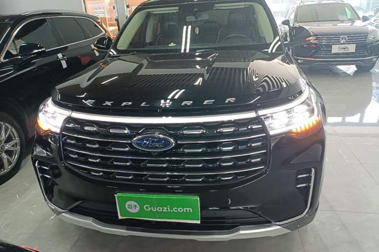 Used Ford Explorer 2023 EcoBoost 285 Four-Wheel Drive Titanium Edition 7-Seater Front