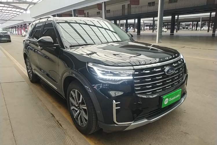 Used Ford Explorer 2023 EcoBoost 285 Four-Wheel Drive Titanium Edition 7-Seater Front Right 45 Deg