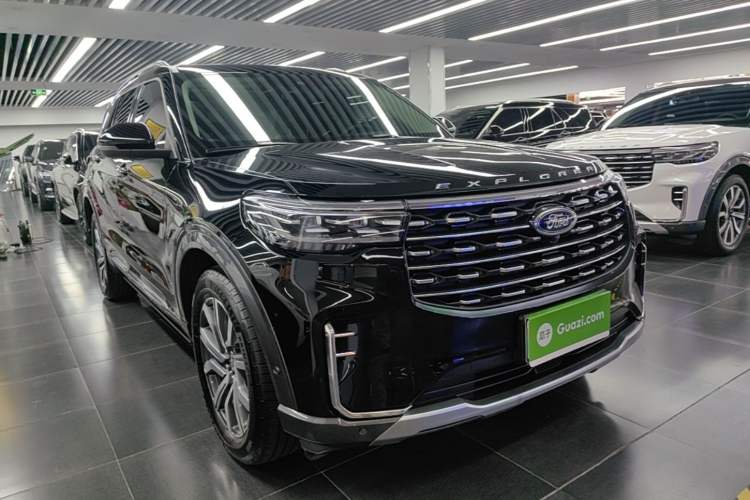 Used Ford Explorer 2023 EcoBoost 285 Four-Wheel Drive Titanium Edition 7-Seater Front Right 45 Deg