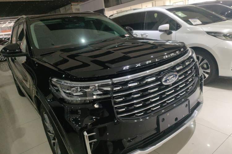 Used Ford Explorer 2023 EcoBoost 285 Four-Wheel Drive Titanium Edition 7-Seater Front Right 45 Deg