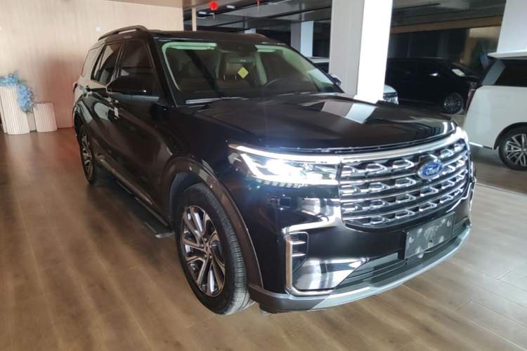 Used Ford Explorer 2023 EcoBoost 285 4x4 Trend Plus Edition 6 Seats Front Right 45 Deg