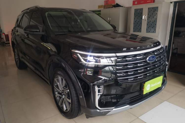 Used Ford Explorer 2023 EcoBoost 285 Four-Wheel Drive Titanium Edition 7-Seater Front Right 45 Deg
