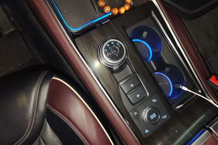 Used Ford Explorer 2023 EcoBoost 285 Four-Wheel Drive Titanium Edition 6 Seats Gear Lever