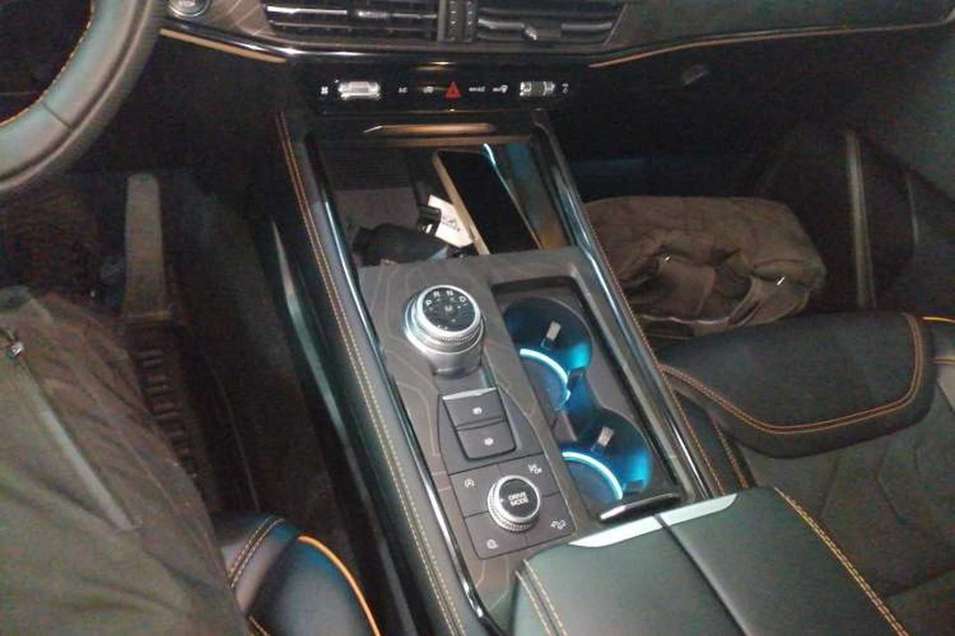 Used Ford Explorer 2023 EcoBoost 285 Kunlun Peak Edition 6-Seater Gear Lever