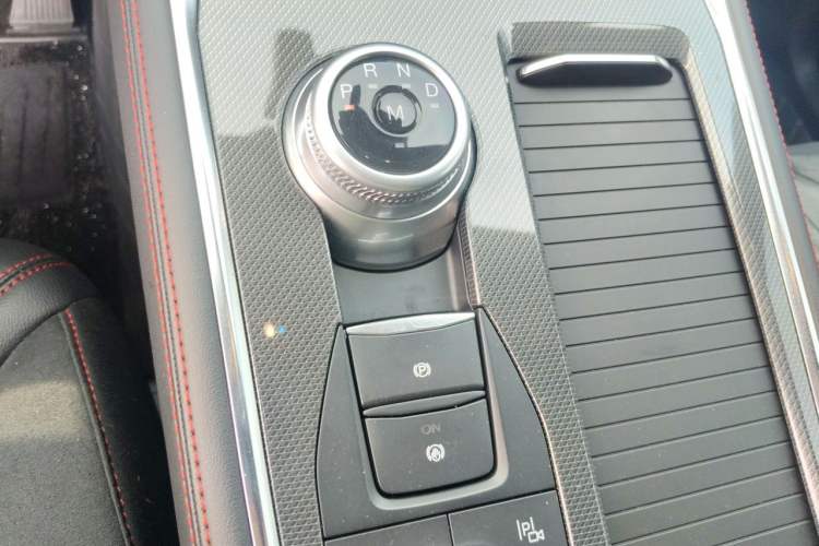 Used Ford Explorer 2023 EcoBoost 285 4x4 ST-LINE 7-Seater Gear Lever