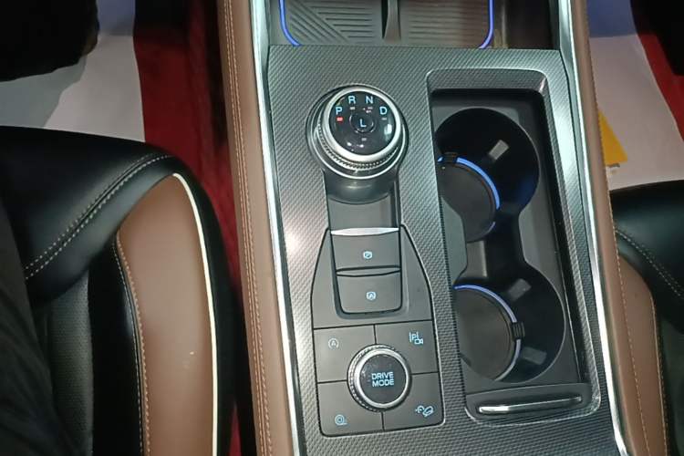 Used Ford Explorer 2023 EcoBoost 285 Four-Wheel Drive Titanium Edition 6 Seats Gear Lever