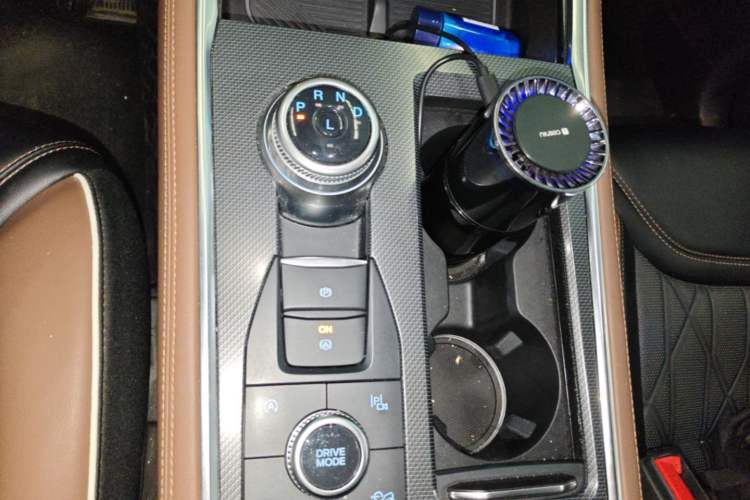 Used Ford Explorer 2023 EcoBoost 285 Four-Wheel Drive Titanium Edition 6 Seats Gear Lever