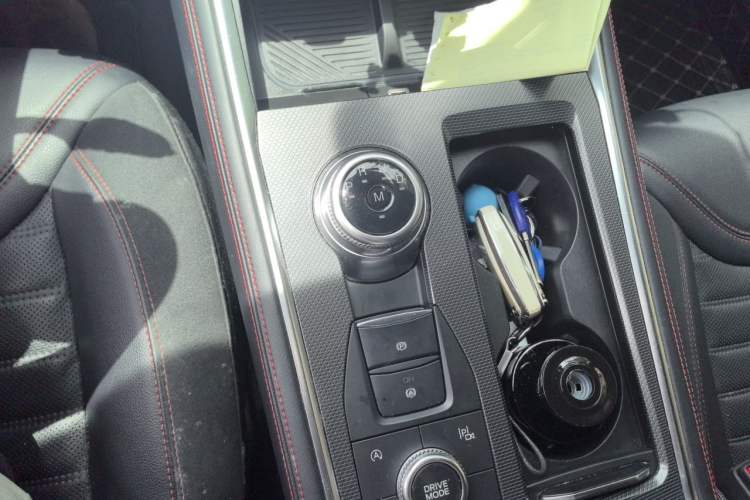 Used Ford Explorer 2023 EcoBoost 285 4x4 ST-LINE 6-Seater Gear Lever