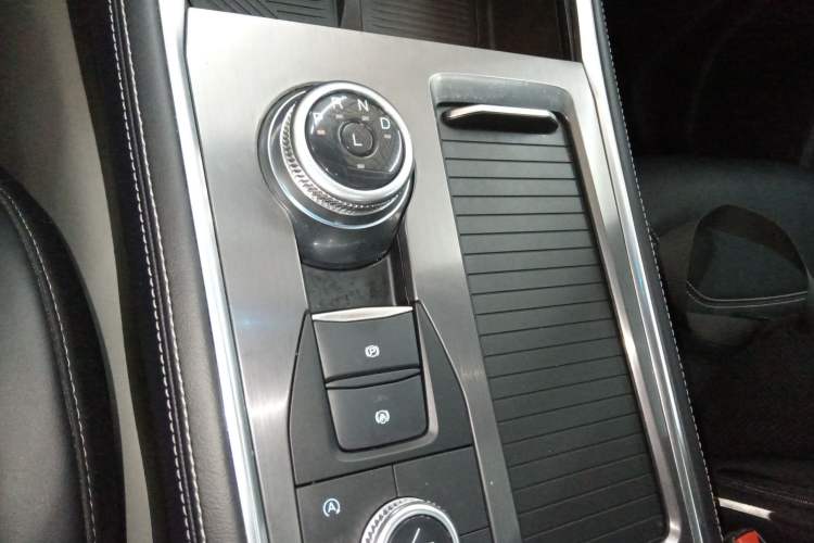Used Ford Explorer 2023 EcoBoost 285 4x4 Trend Plus Edition 6 Seats Gear Lever