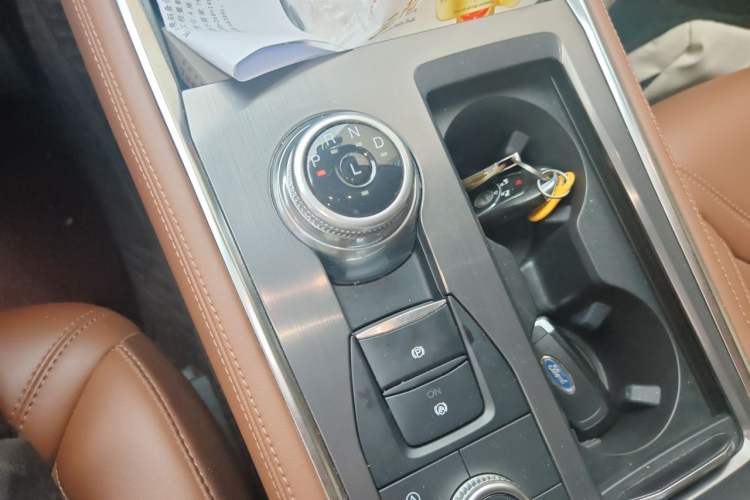 Used Ford Explorer 2023 EcoBoost 285 Four-Wheel Drive Stylish Plus Version 7 Seats Gear Lever
