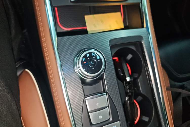 Used Ford Explorer 2023 EcoBoost 285 Four-Wheel Drive Titanium Edition 7-Seater Gear Lever