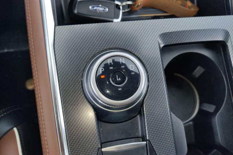 Used Ford Explorer 2023 EcoBoost 285 Four-Wheel Drive Titanium Edition 7-Seater Gear Lever