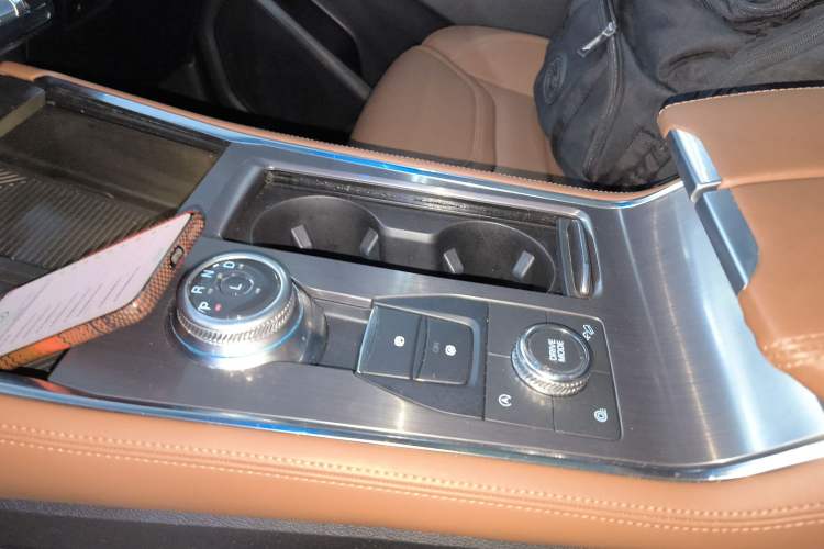 Used Ford Explorer 2023 EcoBoost 285 Four-Wheel Drive Stylish Plus Version 7 Seats Gear Lever