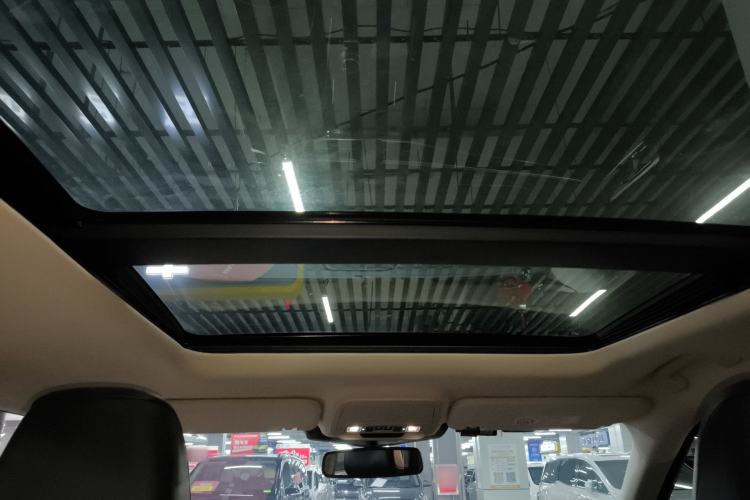 Used Ford Explorer 2023 EcoBoost 285 Four-Wheel Drive Titanium Edition 7-Seater Headliner