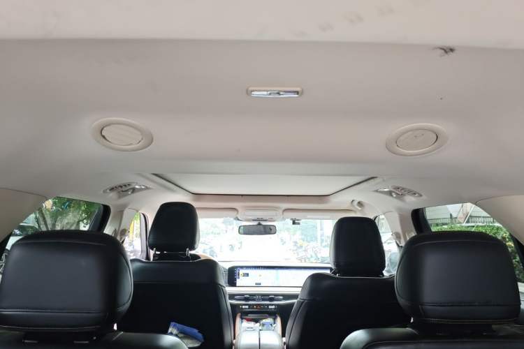 Used Ford Explorer 2023 EcoBoost 285 Four-Wheel Drive Titanium Edition 6 Seats Headliner