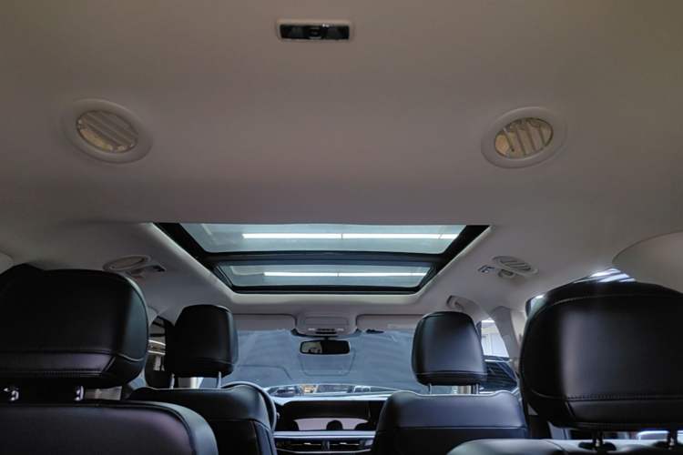 Used Ford Explorer 2023 EcoBoost 285 Four-Wheel Drive Titanium Edition 6 Seats Headliner