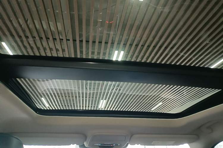 Used Ford Explorer 2023 EcoBoost 285 Four-Wheel Drive Titanium Edition 7-Seater Headliner
