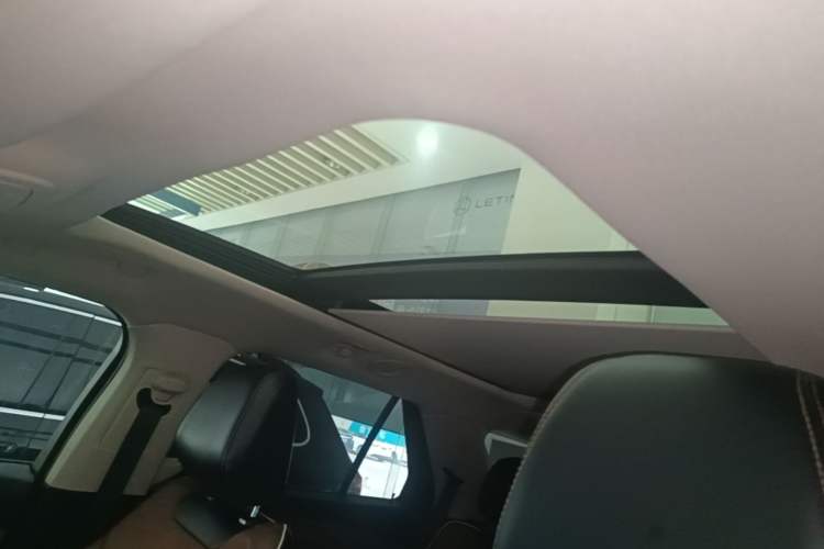 Used Ford Explorer 2023 EcoBoost 285 Four-Wheel Drive Titanium Edition 6 Seats Headliner
