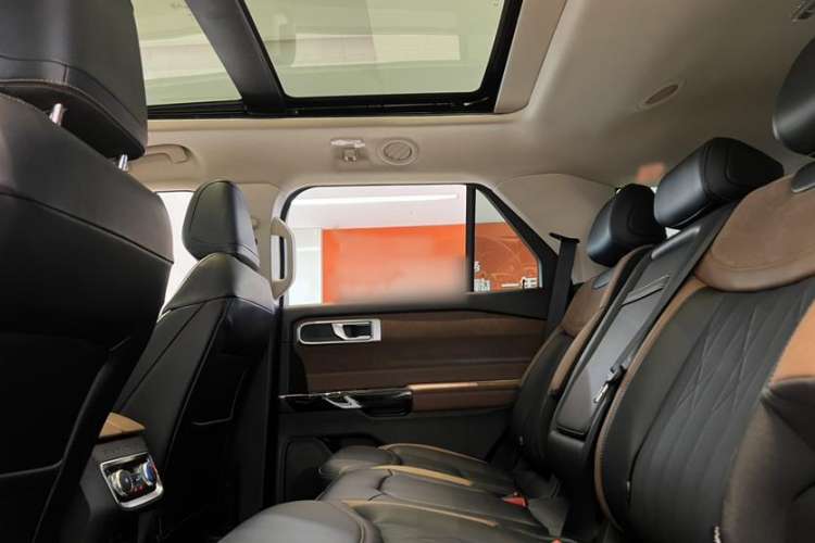 Used Ford Explorer 2023 EcoBoost 285 Four-Wheel Drive Titanium Edition 7-Seater Interior 1