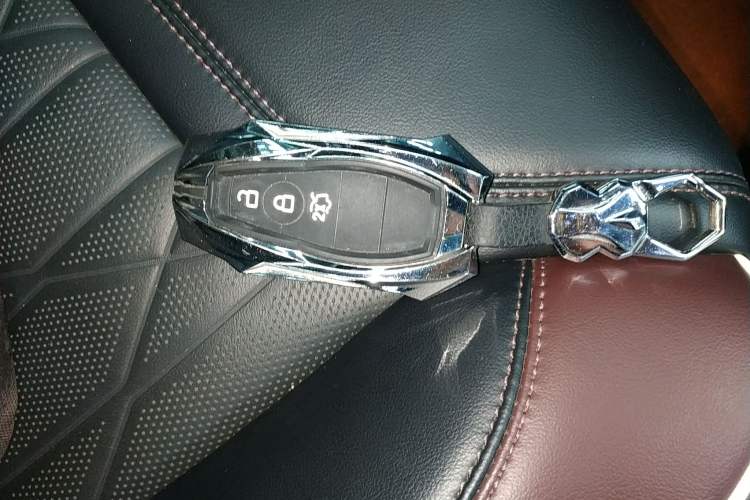 Used Ford Explorer 2023 EcoBoost 285 Four-Wheel Drive Titanium Edition 7-Seater Interior 1
