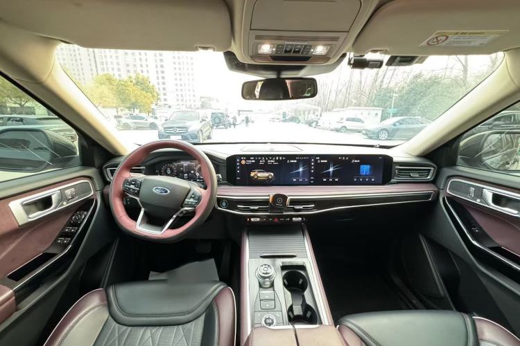 Used Ford Explorer 2023 EcoBoost 285 Four-Wheel Drive Titanium Edition 7-Seater Interior 1