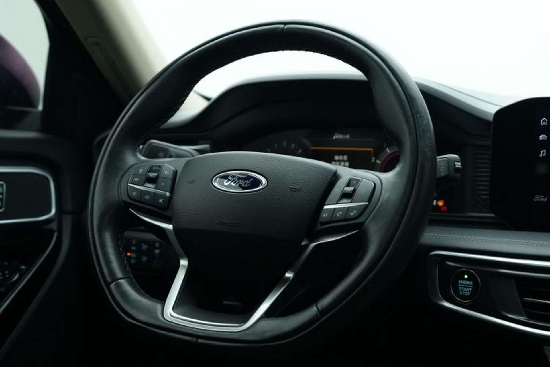 Used Ford Explorer 2023 EcoBoost 285 Four-Wheel Drive Stylish Plus Version 7 Seats Interior 1