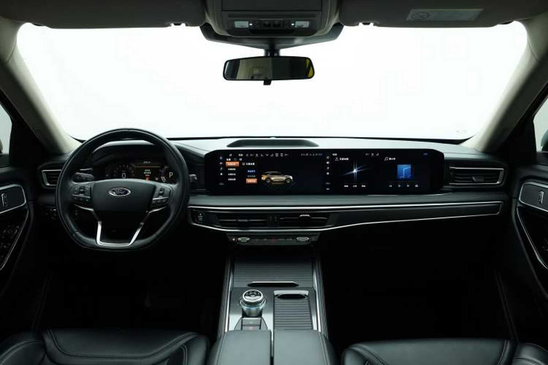 Used Ford Explorer 2023 EcoBoost 285 Four-Wheel Drive Stylish Plus Version 7 Seats Interior 2