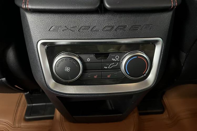 Used Ford Explorer 2023 EcoBoost 285 4x4 ST-LINE 7-Seater Interior 2