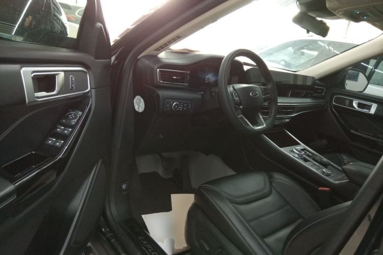Used Ford Explorer 2023 EcoBoost 285 4x4 Trend Plus Edition 6 Seats Interior 3
