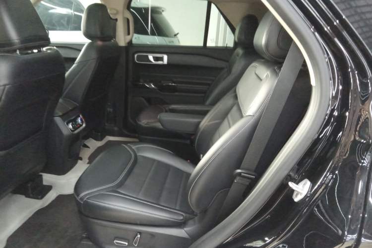Used Ford Explorer 2023 EcoBoost 285 4x4 Trend Plus Edition 6 Seats Interior 4