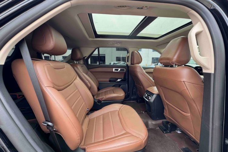 Used Ford Explorer 2023 EcoBoost 285 4x4 Trend Plus Edition 6 Seats Interior 4