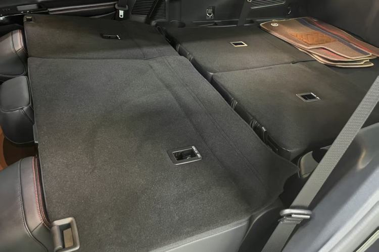 Used Ford Explorer 2023 EcoBoost 285 4x4 ST-LINE 7-Seater Interior 5
