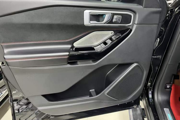 Used Ford Explorer 2023 EcoBoost 285 4x4 ST-LINE 7-Seater Interior 8
