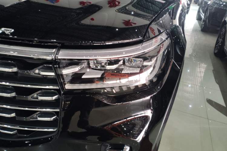 Used Ford Explorer 2023 EcoBoost 285 Four-Wheel Drive Titanium Edition 7-Seater Left Front Headlight