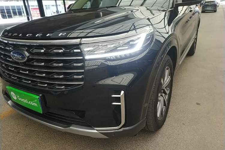 Used Ford Explorer 2023 EcoBoost 285 Four-Wheel Drive Titanium Edition 7-Seater Left Front Headlight