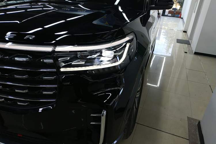 Used Ford Explorer 2023 EcoBoost 285 Four-Wheel Drive Titanium Edition 7-Seater Left Front Headlight
