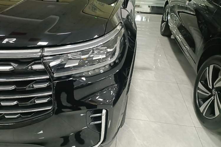Used Ford Explorer 2023 EcoBoost 285 Four-Wheel Drive Titanium Edition 6 Seats Left Front Headlight