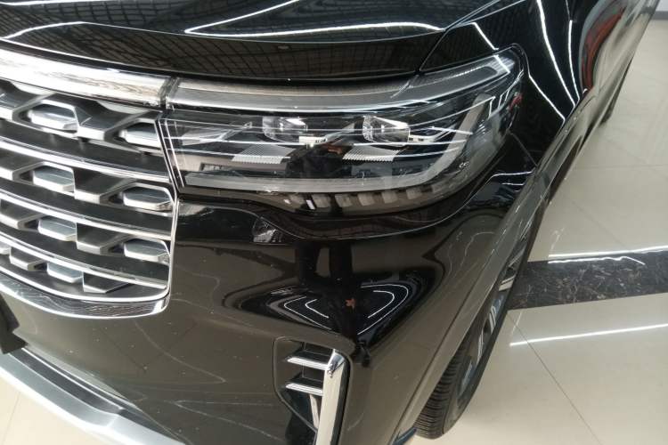Used Ford Explorer 2023 EcoBoost 285 4x4 Trend Plus Edition 6 Seats Left Front Headlight