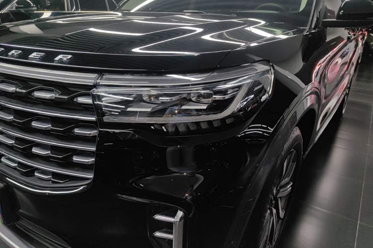 Used Ford Explorer 2023 EcoBoost 285 Four-Wheel Drive Titanium Edition 6 Seats Left Front Headlight