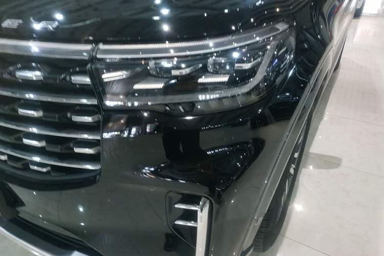 Used Ford Explorer 2023 EcoBoost 285 Four-Wheel Drive Titanium Edition 6 Seats Left Front Headlight