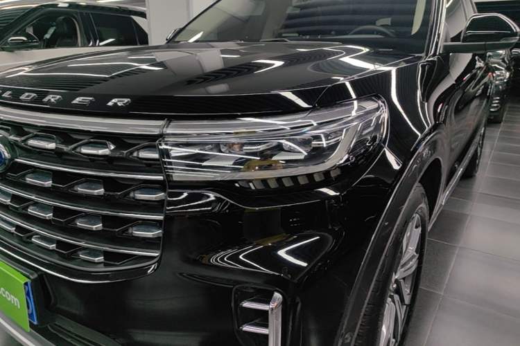 Used Ford Explorer 2023 EcoBoost 285 Four-Wheel Drive Titanium Edition 6 Seats Left Front Headlight