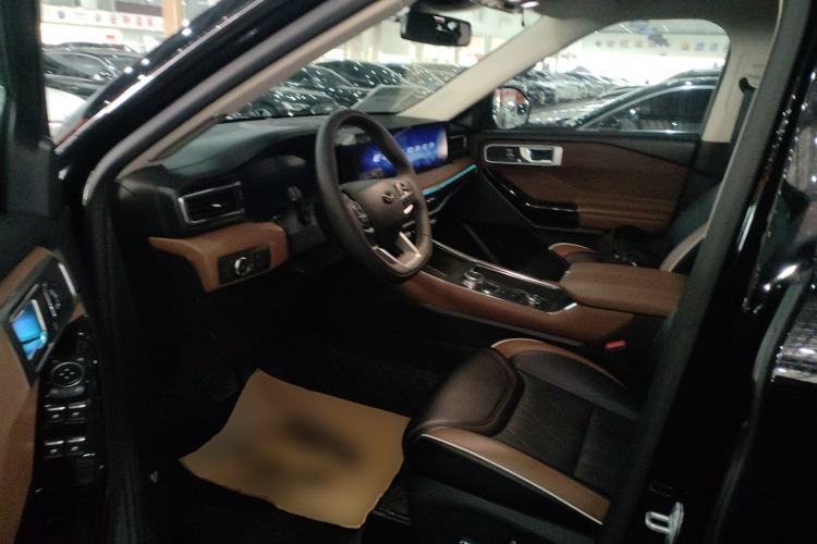 Used Ford Explorer 2023 EcoBoost 285 Four-Wheel Drive Titanium Edition 7-Seater Left Front Seat